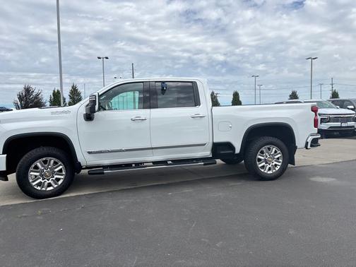 Summit White 2024 Chevrolet Silverado 2500 High Country