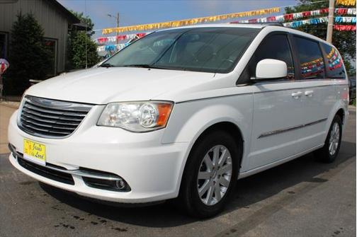 2016 Chrysler Town & Country Touring
