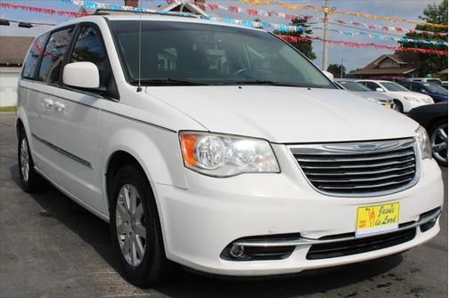 2016 Chrysler Town & Country Touring
