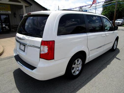 2012 Chrysler Town & Country Touring