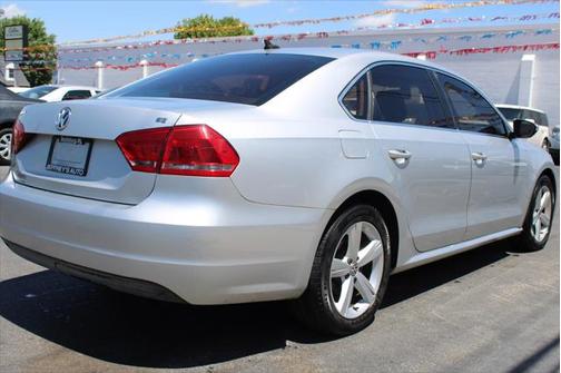 2012 Volkswagen Passat 2.5 SE