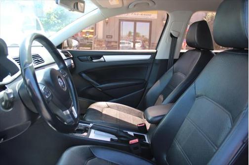 2012 Volkswagen Passat 2.5 SE