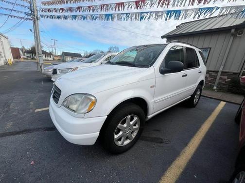 1999 Mercedes-Benz M-Class 4dr AWD 4.3L