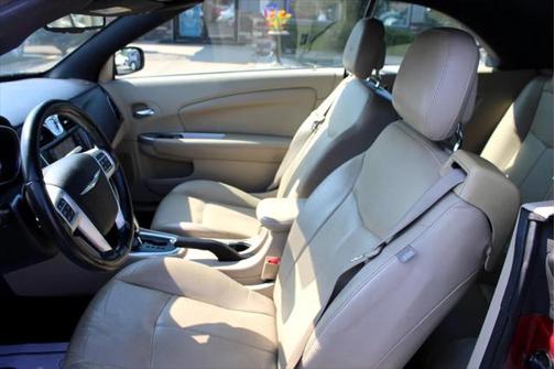 2012 Chrysler 200 Limited