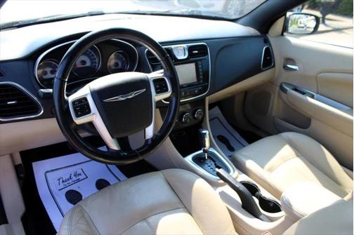 2012 Chrysler 200 Limited
