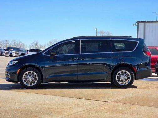 Fathom Blue Pearlcoat 2022 Chrysler Pacifica Touring L
