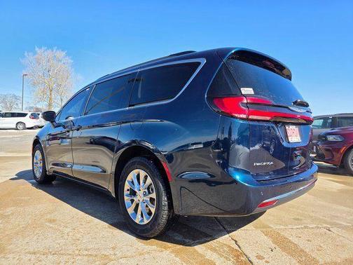 Fathom Blue Pearlcoat 2022 Chrysler Pacifica Touring L
