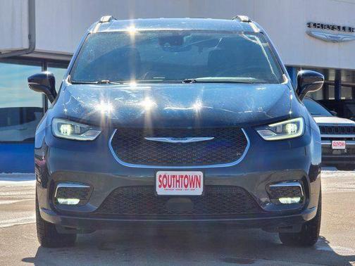 Fathom Blue Pearlcoat 2022 Chrysler Pacifica Touring L