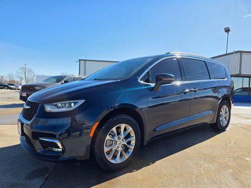 Fathom Blue Pearlcoat 2022 Chrysler Pacifica Touring L