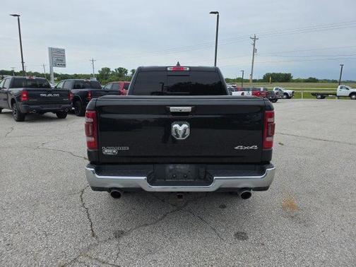 Diamond Black Crystal Pearlcoat 2021 RAM 1500 Laramie