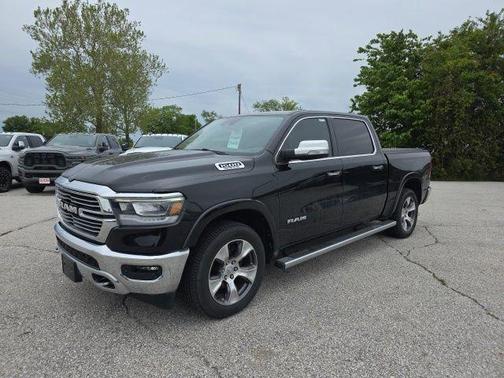 Diamond Black Crystal Pearlcoat 2021 RAM 1500 Laramie