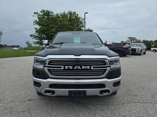 Diamond Black Crystal Pearlcoat 2021 RAM 1500 Laramie