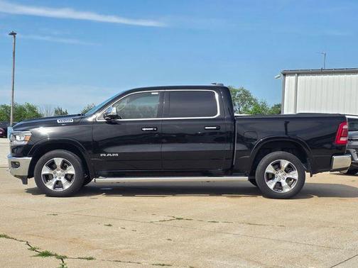Diamond Black Crystal Pearlcoat 2021 RAM 1500 Laramie