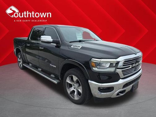 Diamond Black Crystal Pearlcoat 2021 RAM 1500 Laramie