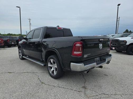 Diamond Black Crystal Pearlcoat 2021 RAM 1500 Laramie