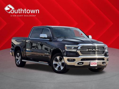 Diamond Black Crystal Pearlcoat 2021 RAM 1500 Laramie