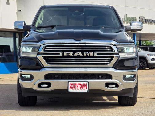 Diamond Black Crystal Pearlcoat 2021 RAM 1500 Laramie