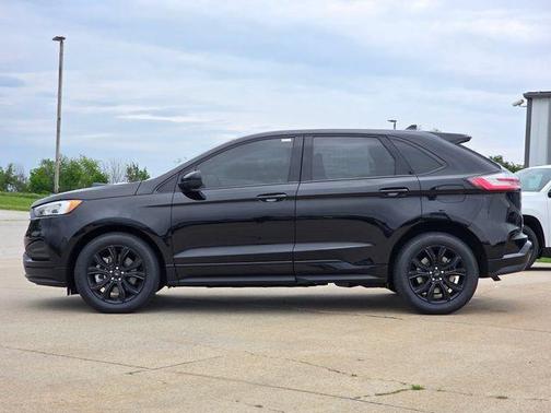 Agate Black Metallic 2022 Ford Edge SE