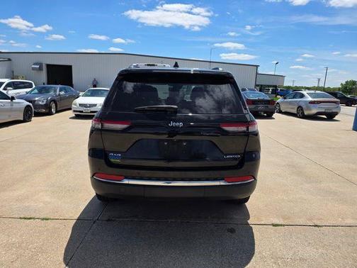 Diamond Black Crystal Pearlcoat 2022 Jeep Grand Cherokee Limited