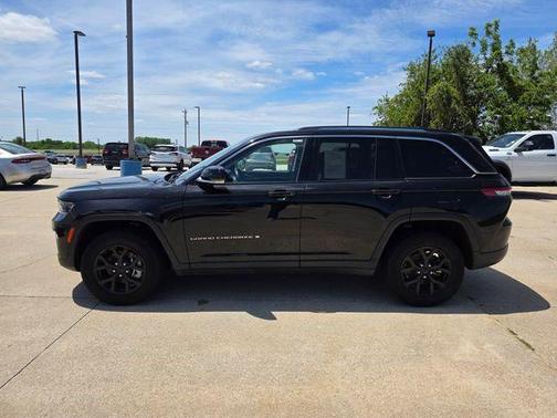 Diamond Black Crystal Pearlcoat 2022 Jeep Grand Cherokee Limited