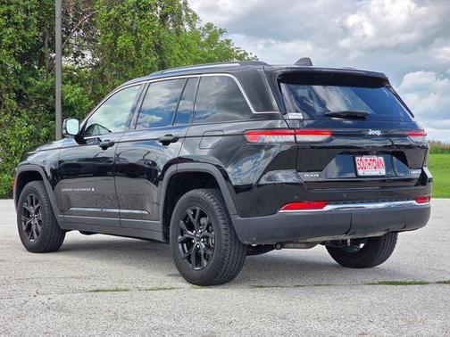 Diamond Black Crystal Pearlcoat 2022 Jeep Grand Cherokee Limited