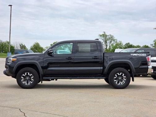 Midnight Black Metallic 2022 Toyota Tacoma SR
