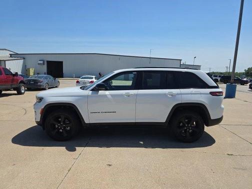 Bright White Clearcoat 2023 Jeep Grand Cherokee Limited