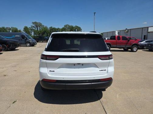Bright White Clearcoat 2023 Jeep Grand Cherokee Limited