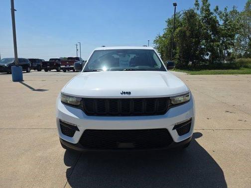Bright White Clearcoat 2023 Jeep Grand Cherokee Limited