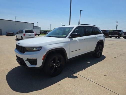 Bright White Clearcoat 2023 Jeep Grand Cherokee Limited