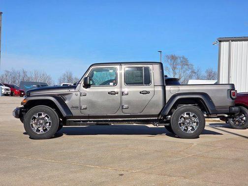 Granite Crystal Metallic Clearcoat 2026 Jeep Gladiator Sahara 4x4
