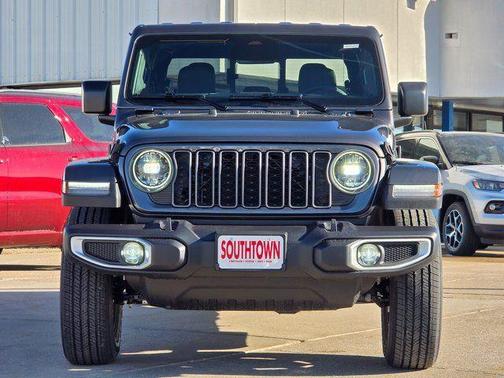 Granite Crystal Metallic Clearcoat 2026 Jeep Gladiator Sahara 4x4