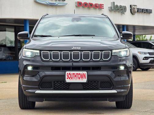 Diamond Black Crystal Pearlcoat 2022 Jeep Compass Limited