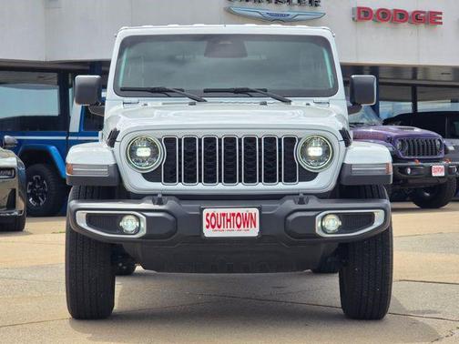Bright White Clearcoat 2025 Jeep Wrangler 4-Door Sahara 4x4