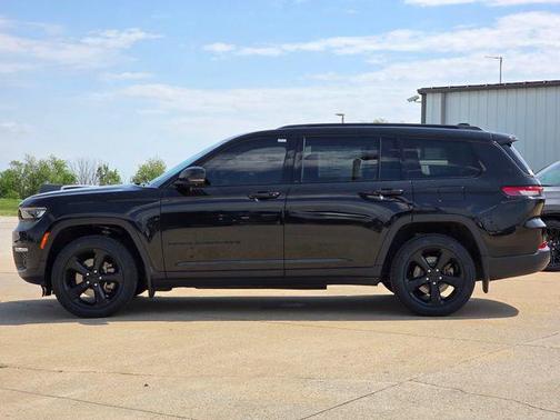 Diamond Black Crystal Pearlcoat 2023 Jeep Grand Cherokee L Limited