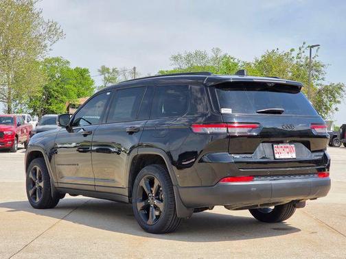 Diamond Black Crystal Pearlcoat 2023 Jeep Grand Cherokee L Limited