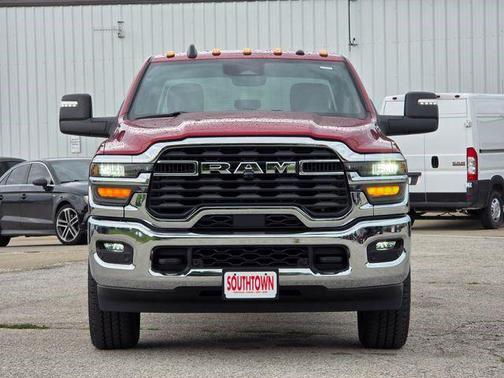Molten Red Pearlcoat 2026 RAM 3500 Big Horn Crew Cab 4x4 8' Box