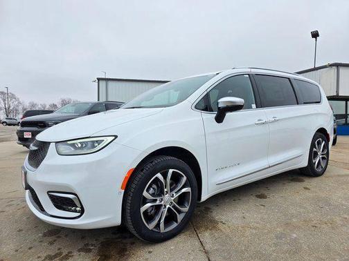 Bright White Clearcoat 2026 Chrysler Pacifica L