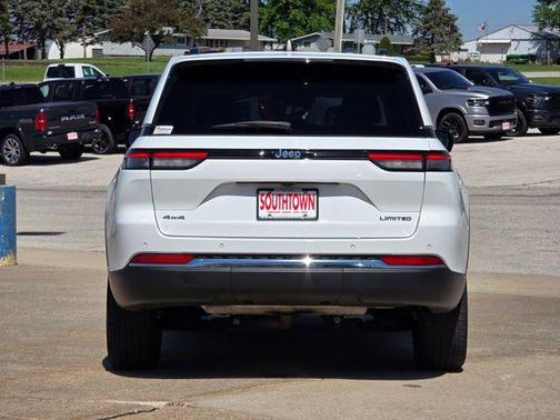 Bright White Clearcoat 2023 Jeep Grand Cherokee Limited