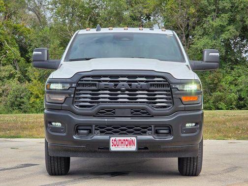 Bright White Clearcoat 2025 RAM 2500 Tradesman Crew Cab 4x4 6'4' Box
