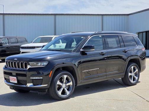 Diamond Black Crystal Pearlcoat 2023 Jeep Grand Cherokee L Limited