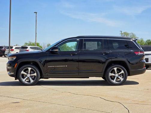 Diamond Black Crystal Pearlcoat 2023 Jeep Grand Cherokee L Limited