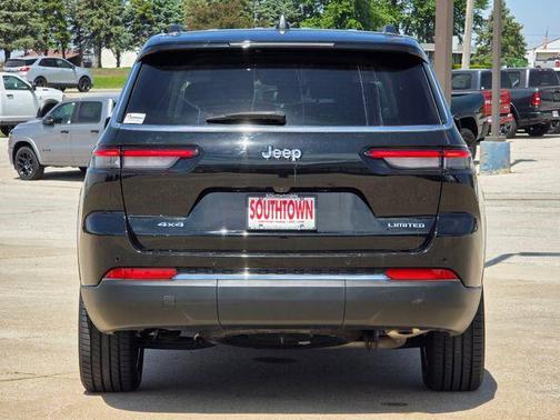 Diamond Black Crystal Pearlcoat 2023 Jeep Grand Cherokee L Limited