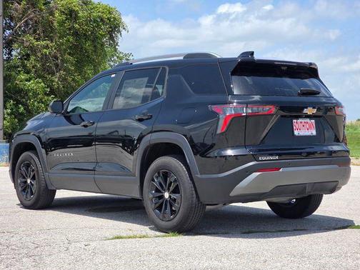 Mosaic Black Metallic 2025 Chevrolet Equinox 1LT