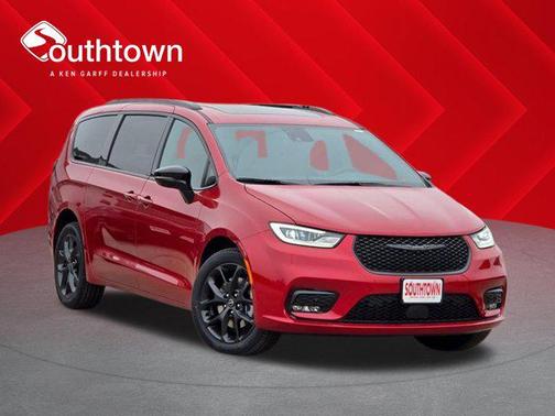 Red Hot Pearlcoat 2026 Chrysler Pacifica L