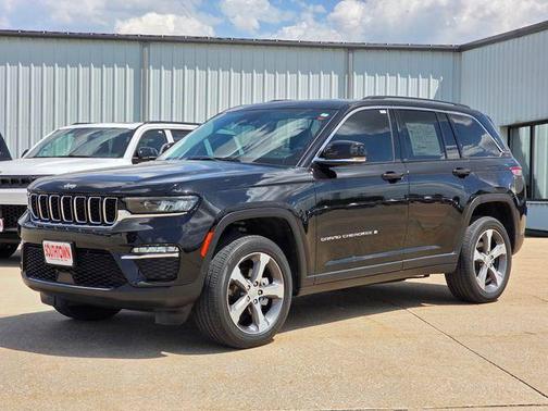 Diamond Black Crystal Pearlcoat 2023 Jeep Grand Cherokee Limited