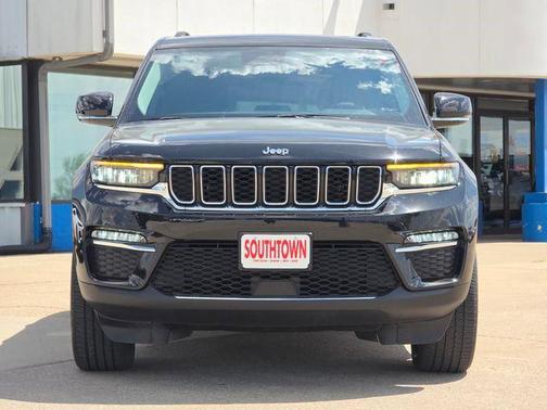 Diamond Black Crystal Pearlcoat 2023 Jeep Grand Cherokee Limited