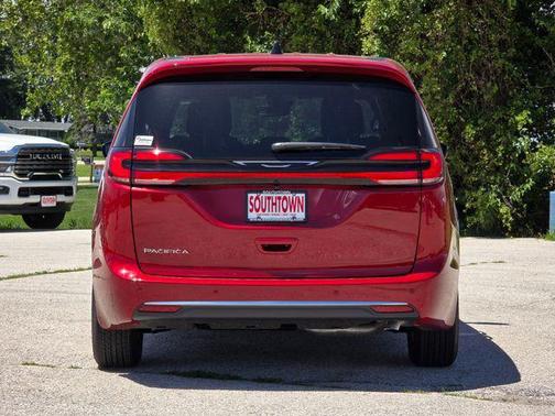Red Hot Pearlcoat 2027 Chrysler Pacifica L