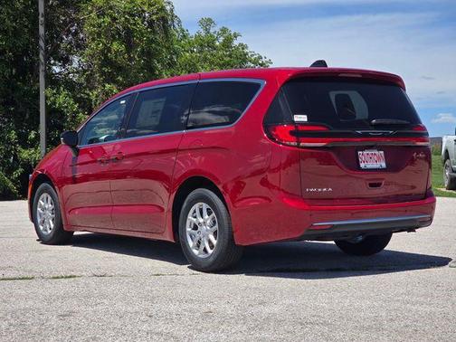 Red Hot Pearlcoat 2027 Chrysler Pacifica L