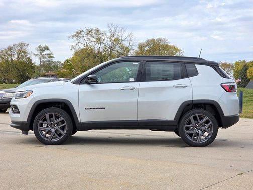Silver Zynith Metallic Clearcoat 2026 Jeep Compass Limited
